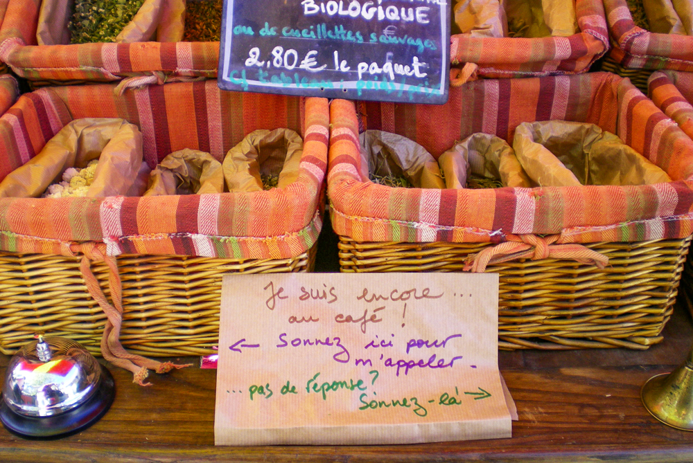 Lourmarin - Provençal market © French Moments