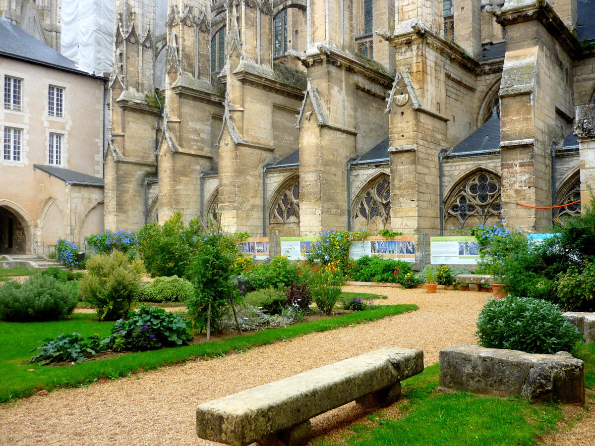 The cloister of Vendôme Abbey © French Moments