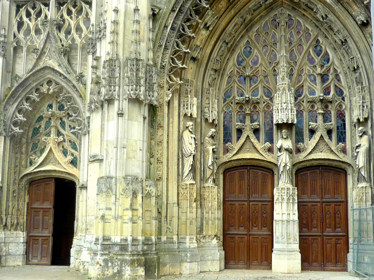 The portals of the western façade, Vendôme Abbey © French Moments