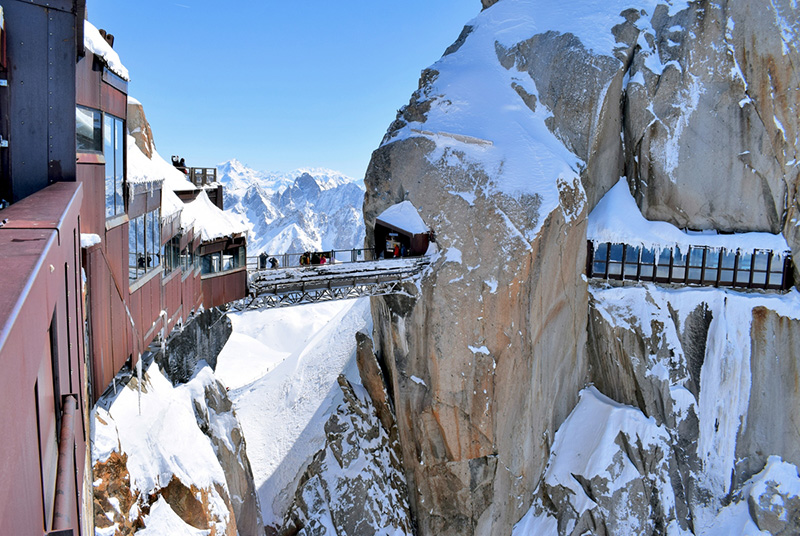 The footbridge of the Aiguille du Midi © French Moments