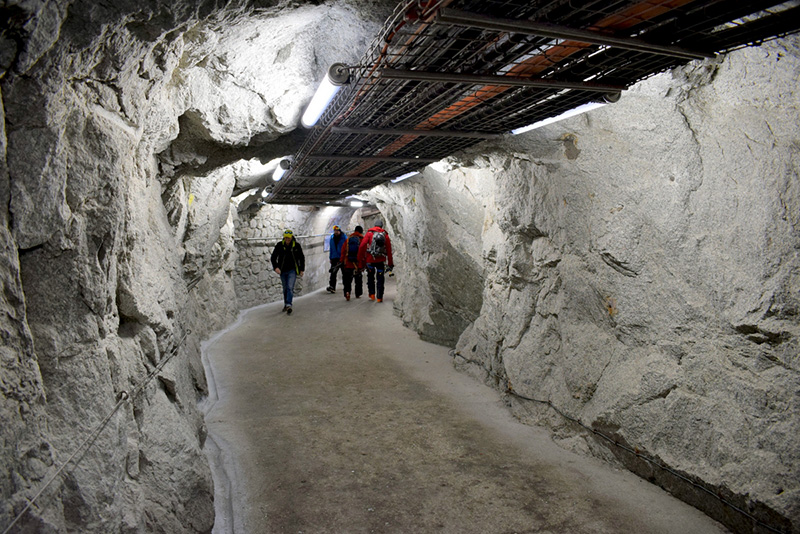 A gallery inside the Aiguille du Midi © French Moments