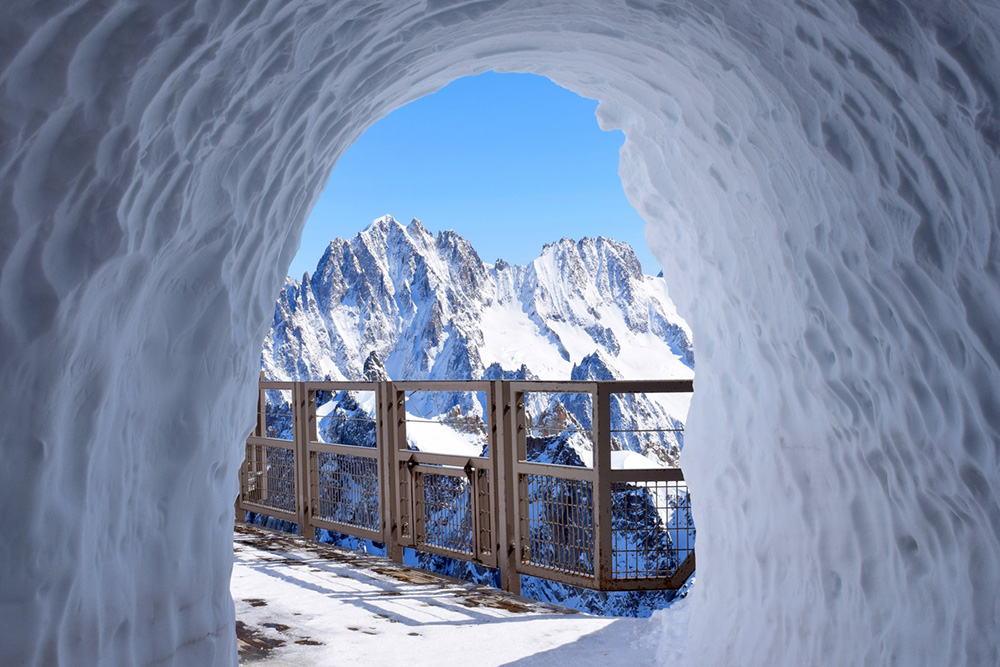 The ice tunnel, Aiguille du Midi © French Moments