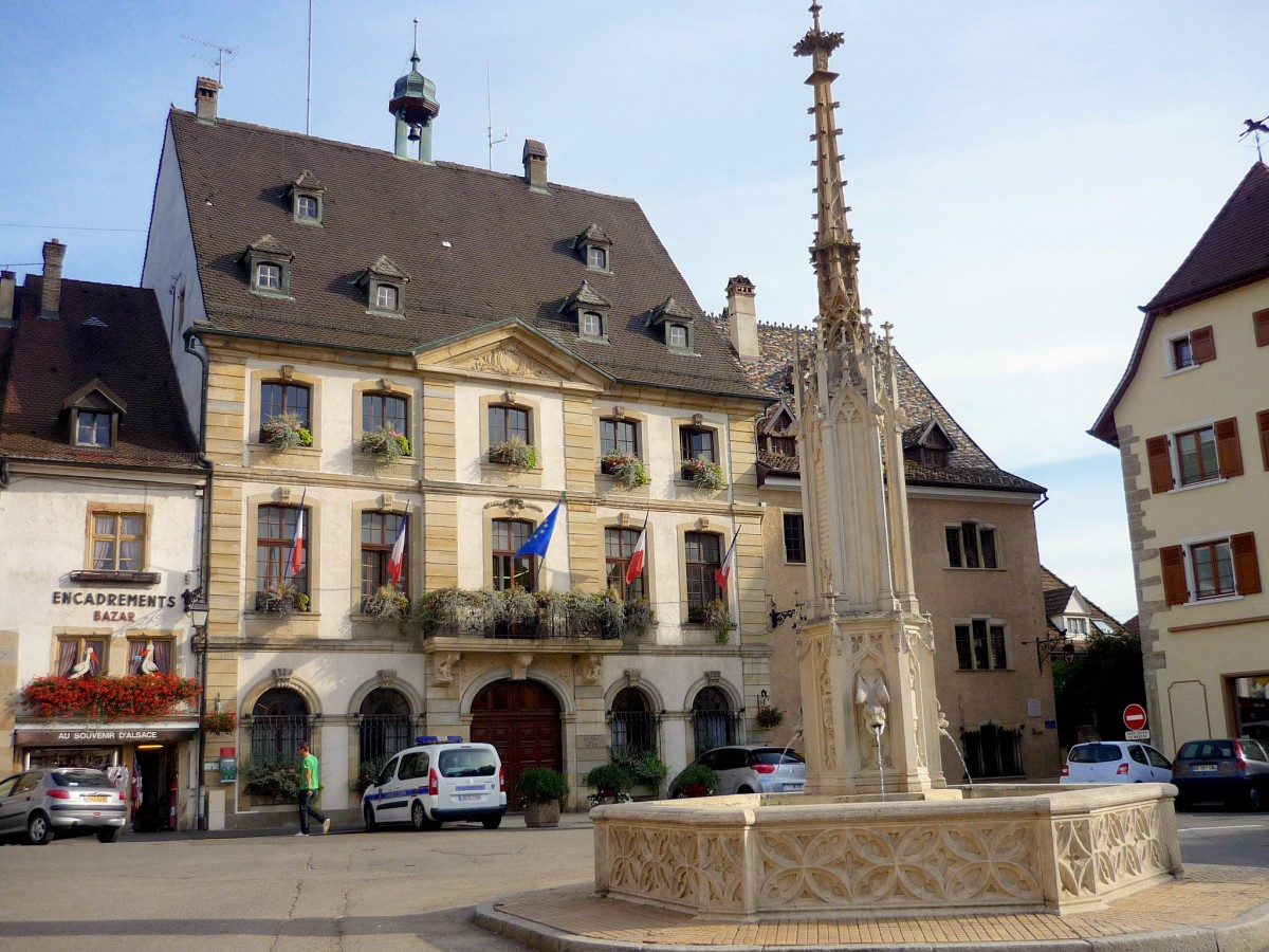 Place de la République and Altkirch town-hall © French Moments