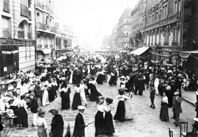 Bastille Day Dance in 1912, rue du Renard (4th Arrt), Paris