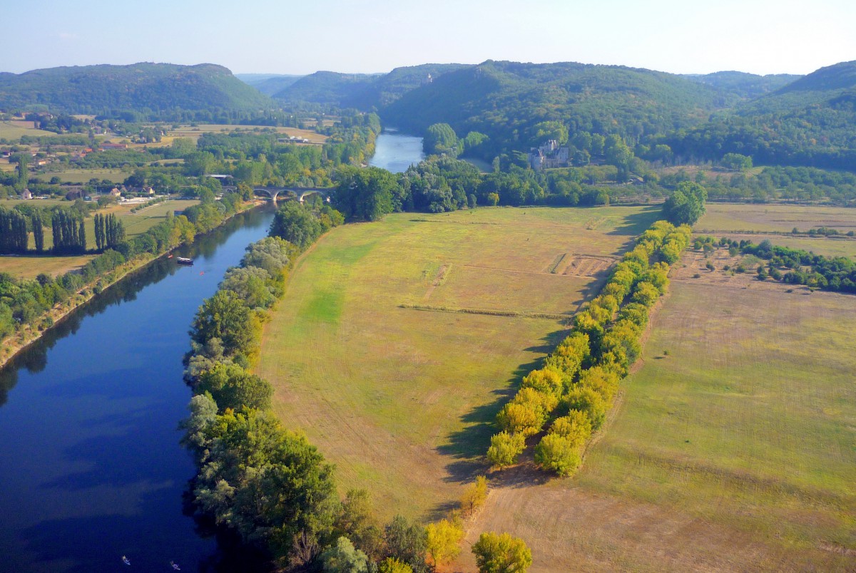 Summer in the Dordogne River at Beynac © French Moments
