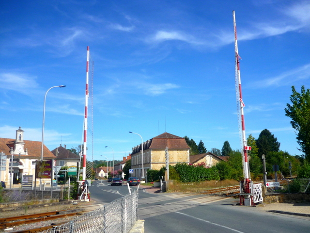 Bordeaux-Sarlat railway at Le Buisson-de-Cadouin © French Moments