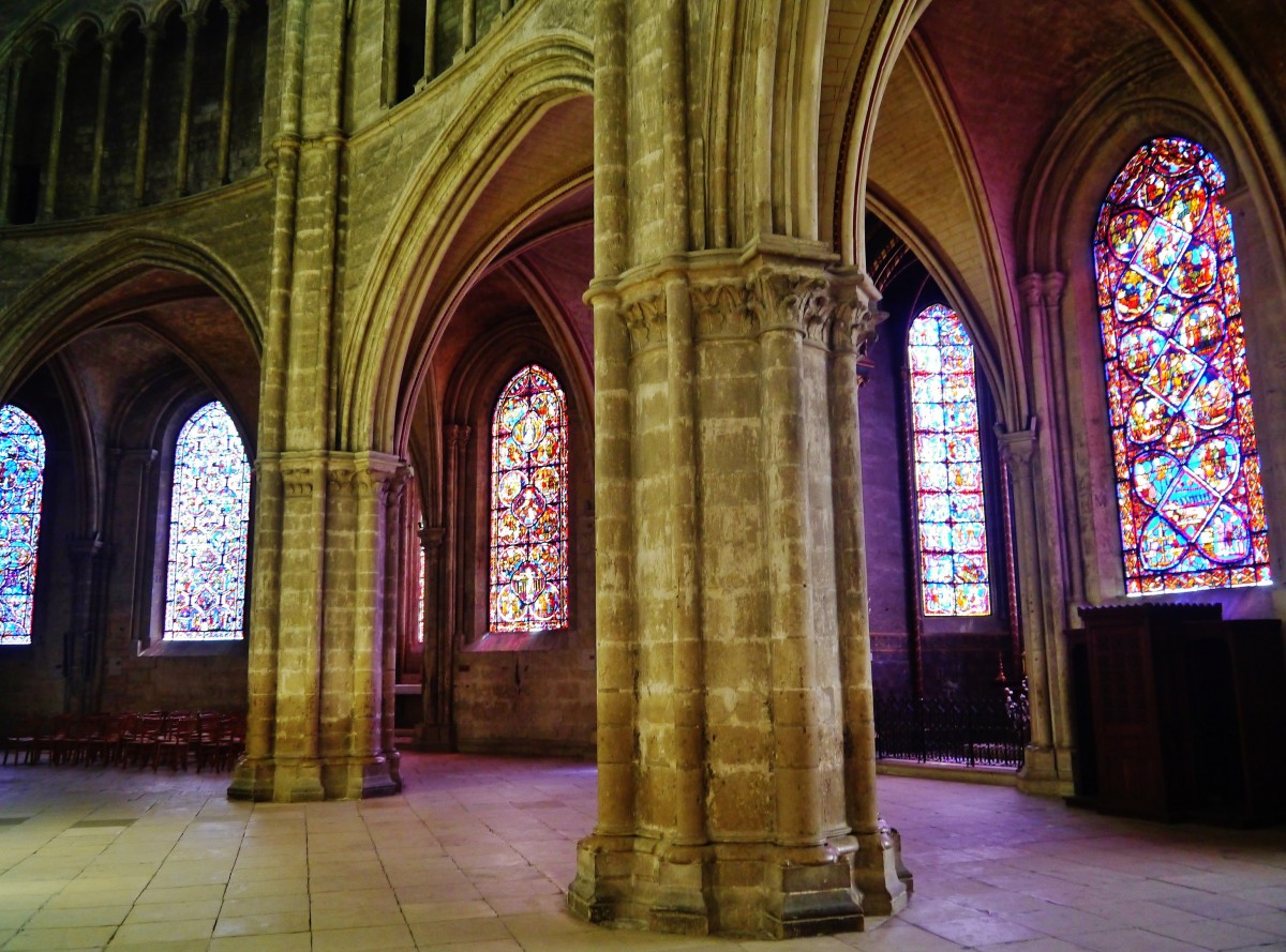 Bourges Cathedral Ambulatory © Zairon - licence [CC BY-SA 4.0] from Wikimedia Commons