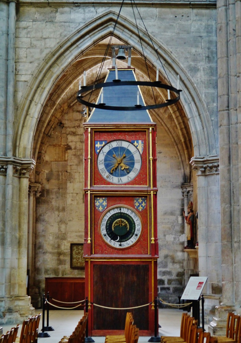 The astronomical clock © Zairon - licence [CC BY-SA 4.0] from Wikimedia Commons