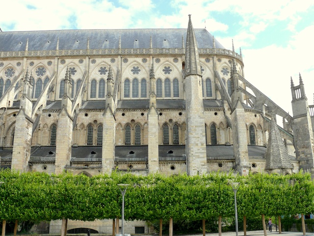 The nave of Bourges Cathedral showing the absence of transept © Mossot, Creative Commons (CC-BY-SA-3.0)
