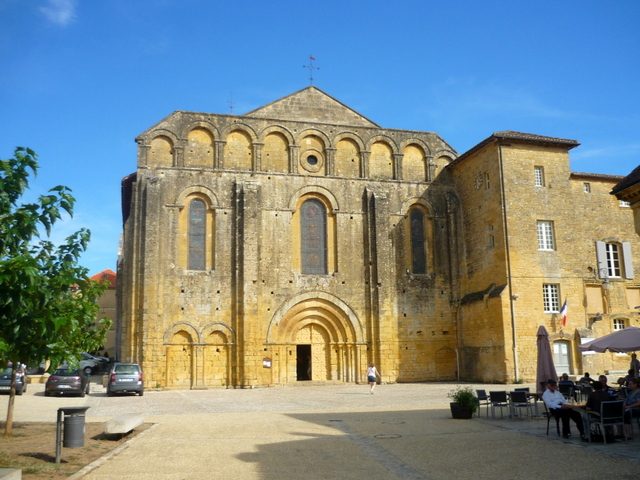 Dordogne Valley - Cadouin Abbey © French Moments