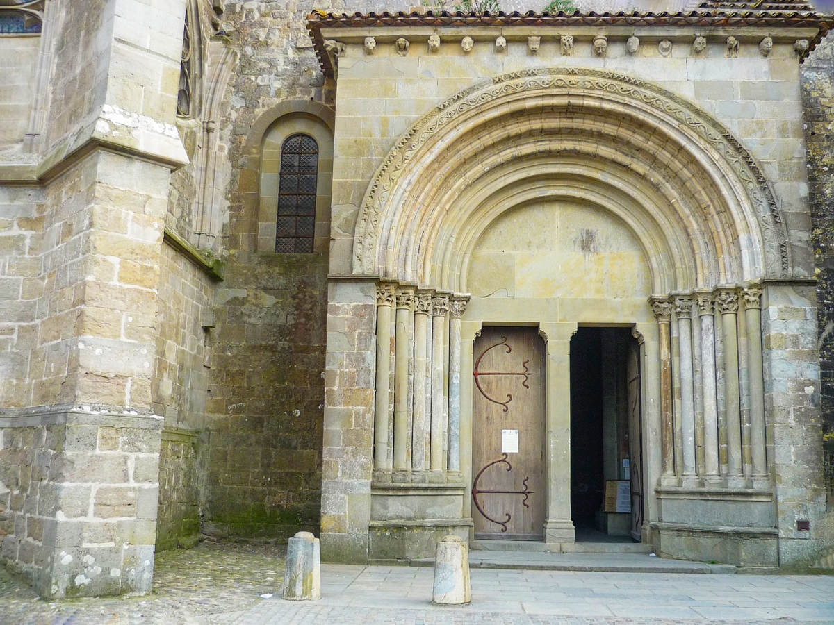 Carcassonne: The Romanesque portal of Saint-Nazaire church © French Moments