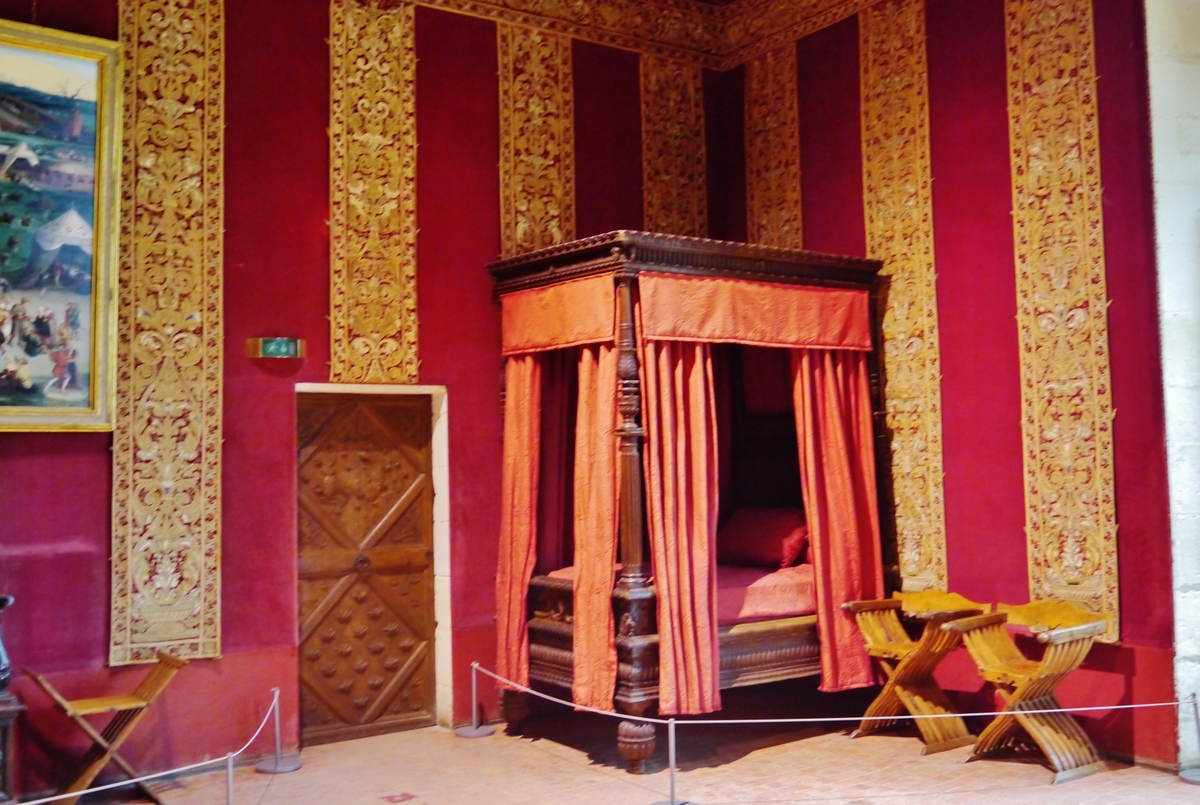 Chambord Francis I bed © Zairon [CC BY-SA 4.0] from Wikimedia Commons