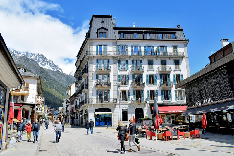 In the town centre of Chamonix-Mont-Blanc © French Moments