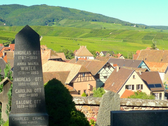 Cimetière d'Hunawihr, Alsace © French Moments