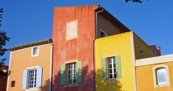 Colourful Façades of Roussillon © French Moments