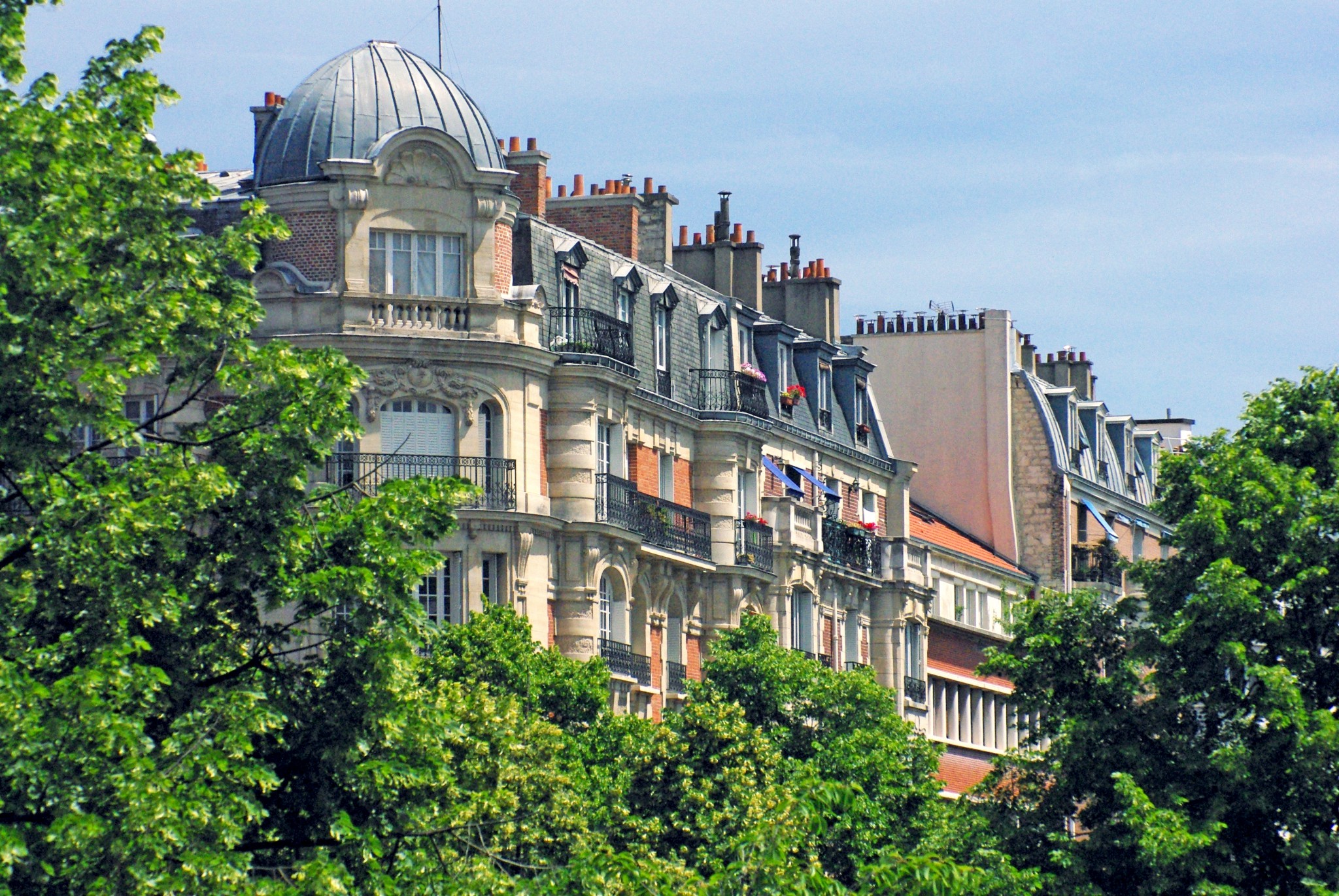 View on the Paris façades from the Coulée Verte René-Dumont © French Moments