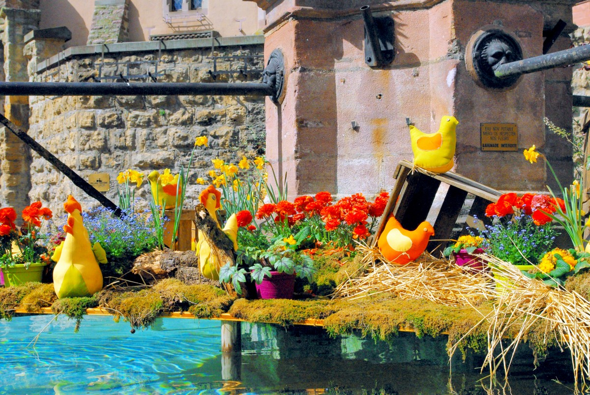 Place du château, Eguisheim © French Moments