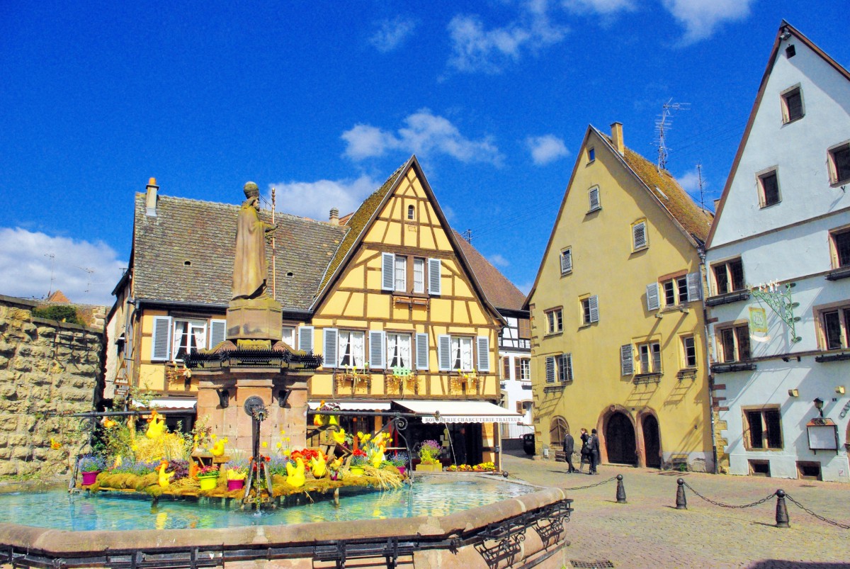 Place du Chateau, Eguisheim © French Moments