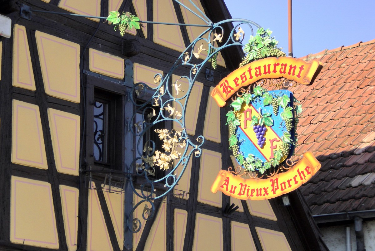 Eguisheim Wrought-iron sign 01 © French Moments Wrought-iron sign in Eguisheim © French Moments