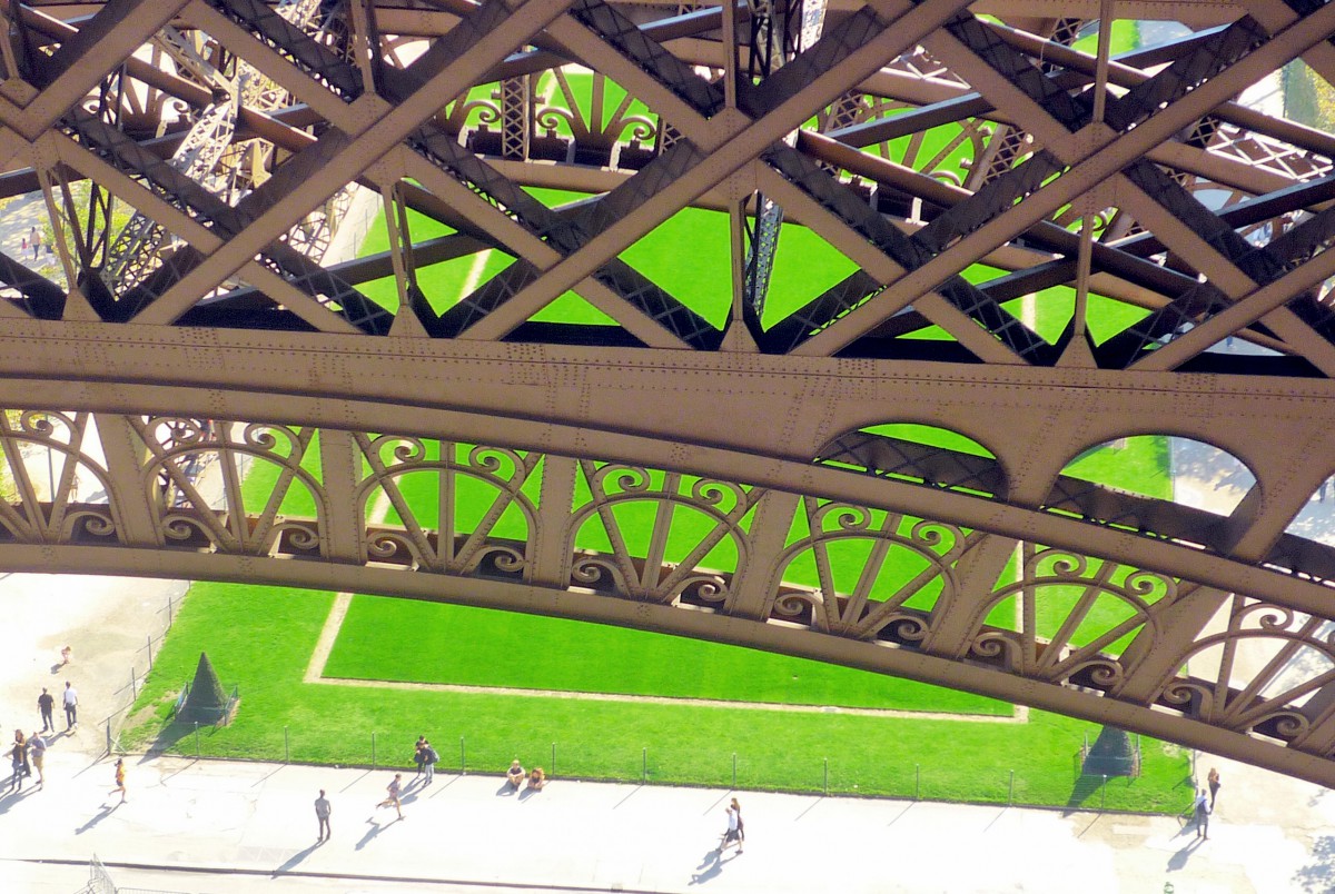 Eiffel Tower, Paris © French Moments
