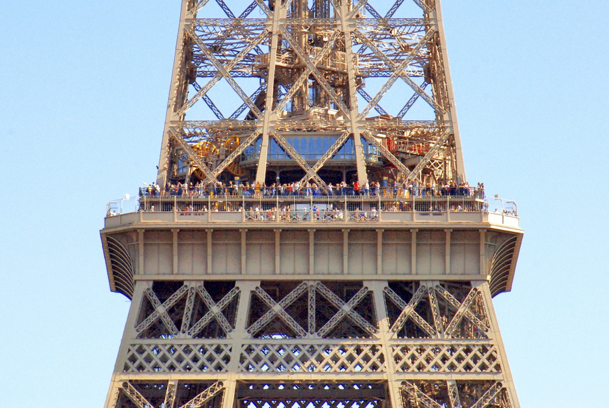 Famous Monuments of Paris - Eiffel Tower © French Moments