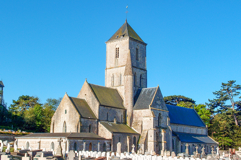 Étretat Church - By Gordito1869 — licence [CC BY 3.0] from Wikimedia Commons