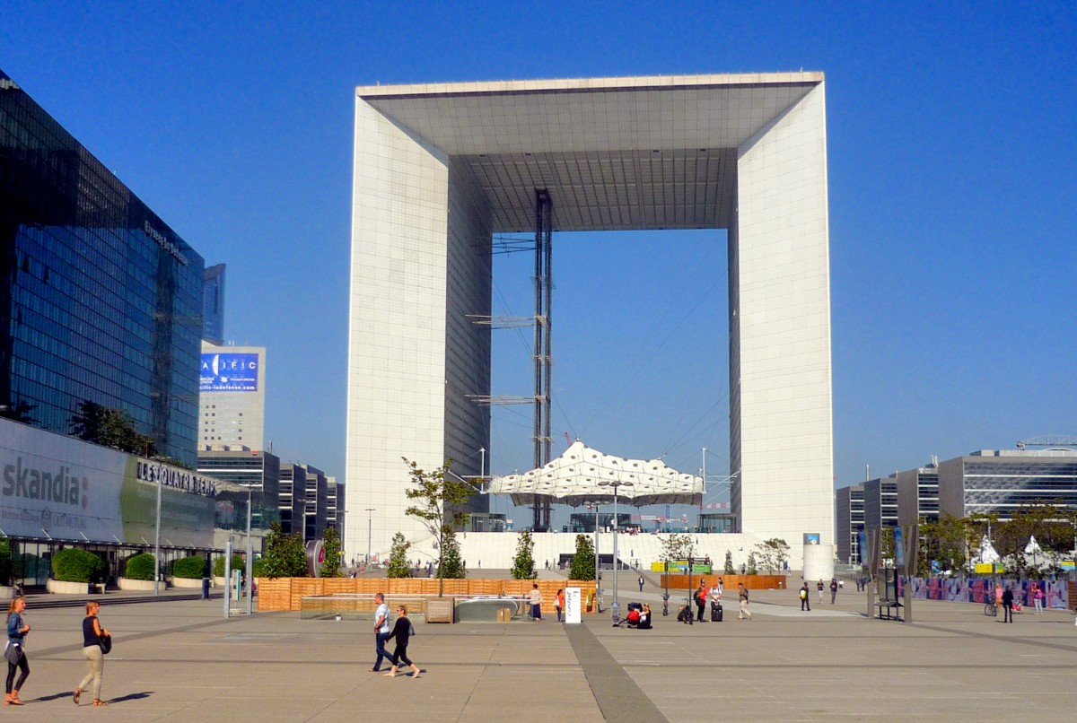 Famous Monuments of Paris - Grande Arche de La Défense © French Moments