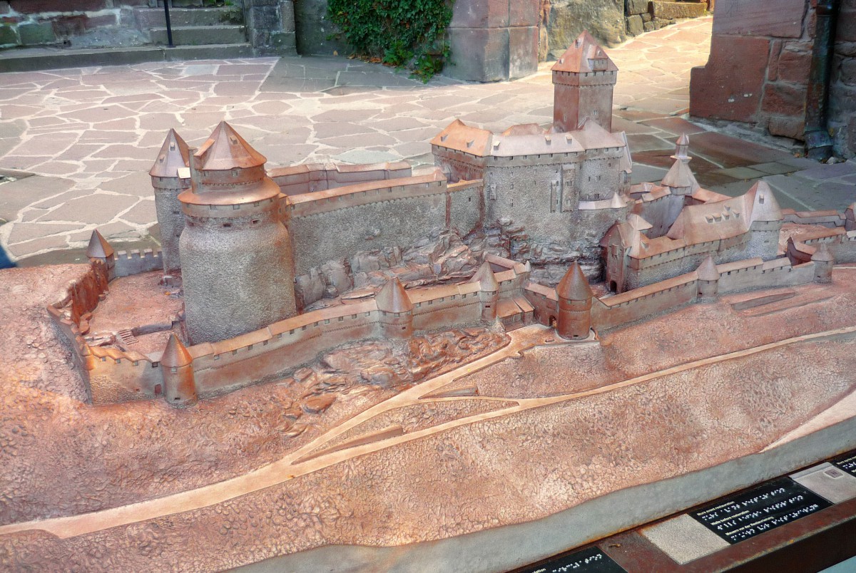 A model of the castle of the entrance © French Moments