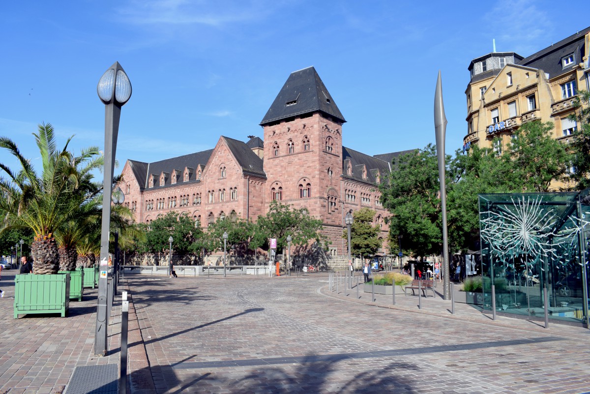 The central Post Office of Metz © French Moments