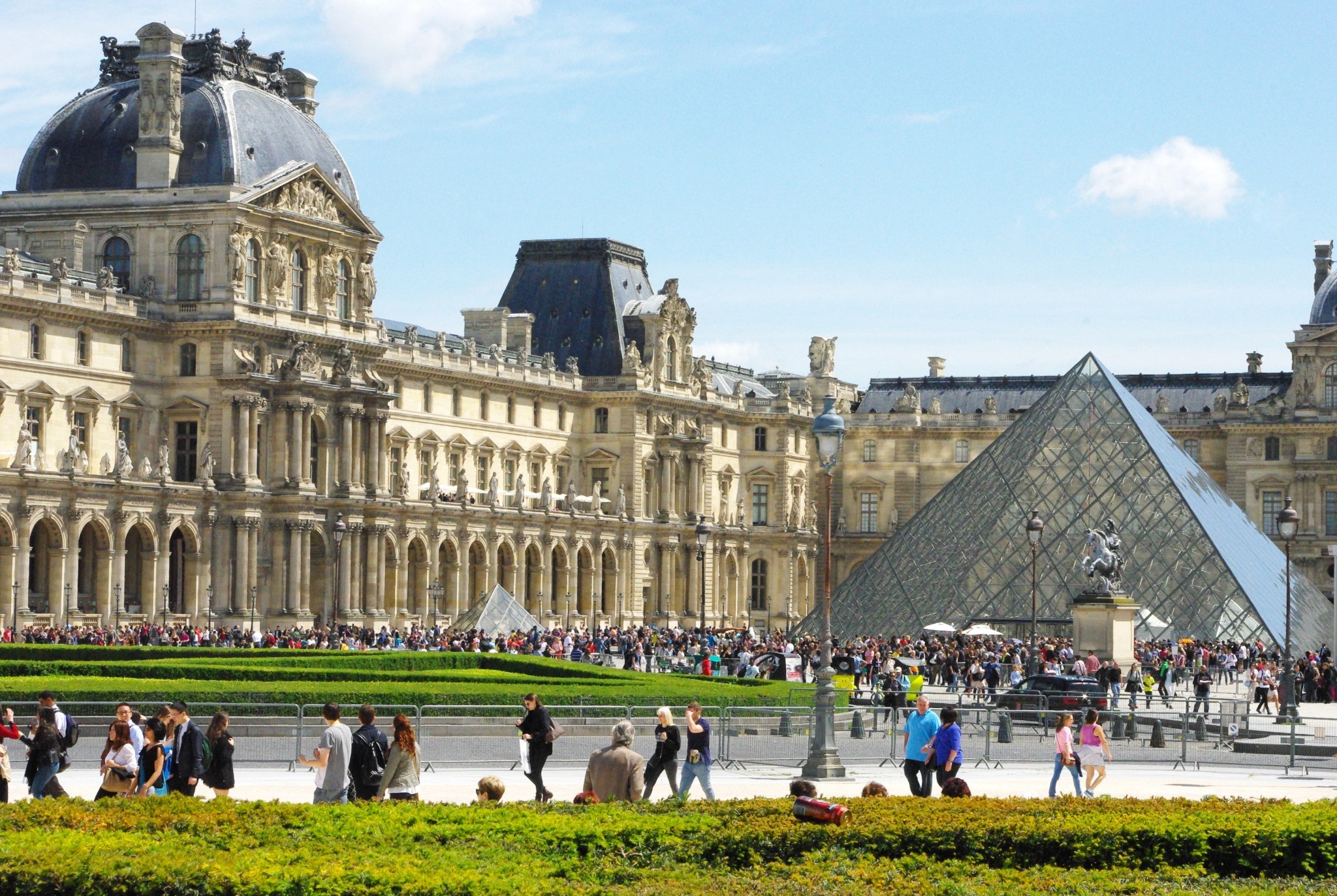 Parks and Gardens of Paris: The Carrousel Garden and the Louvre © French Moment