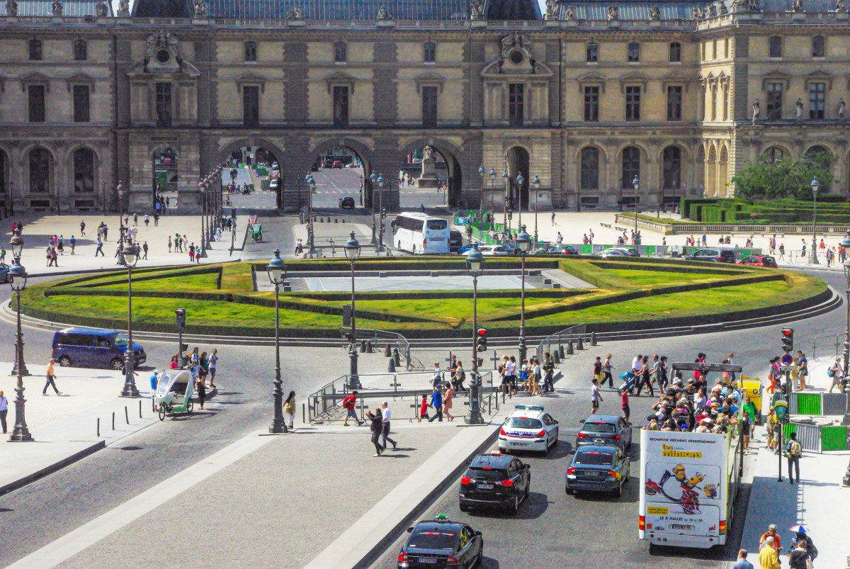 The inverted glass pyramid seen from the Louvre © French Moments