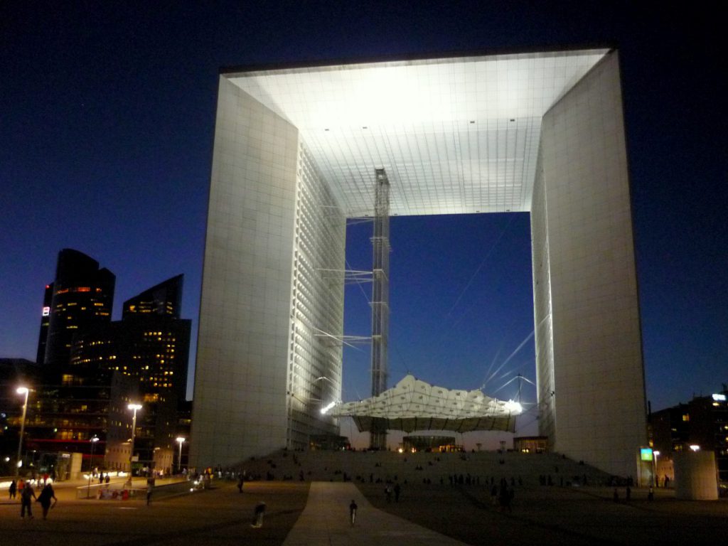 Discover the Grande Arche de la Défense - French Moments