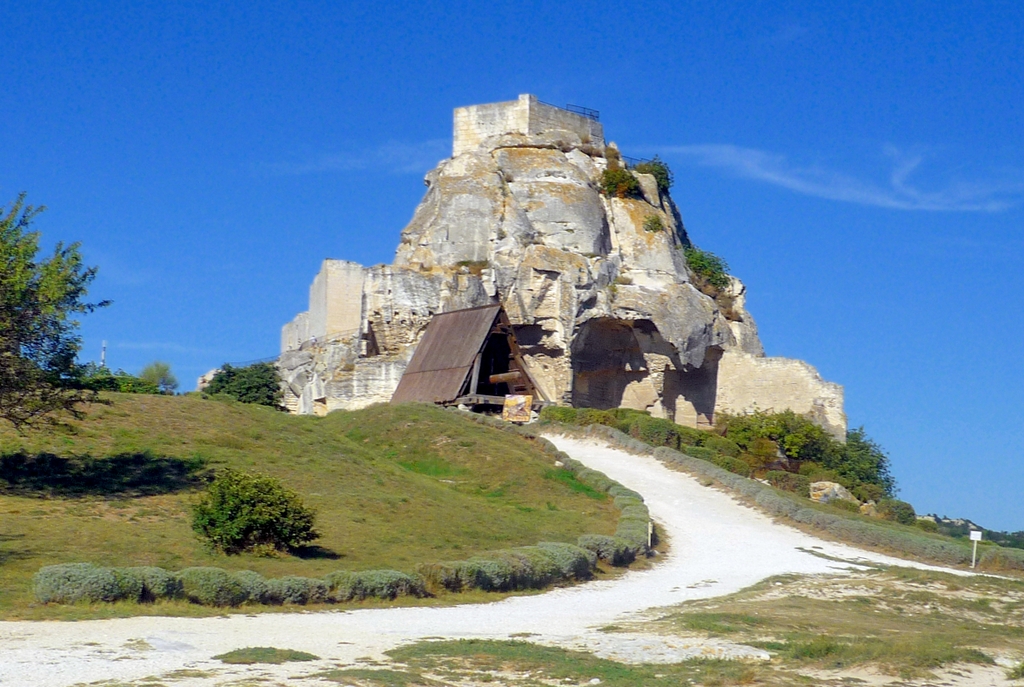 Castles of France: Les Baux-de-Provence © French Moments