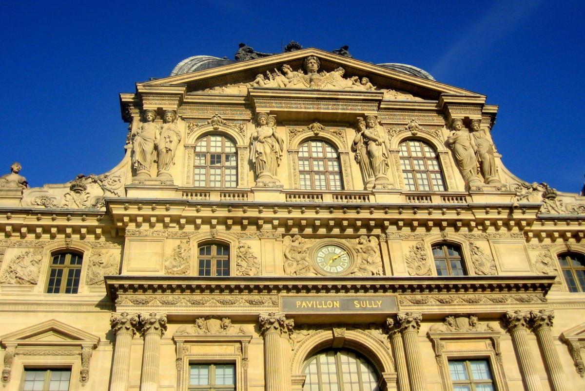 Façade of the Louvre © French Moments