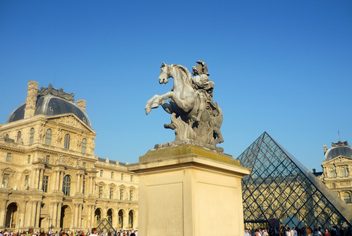 The equestrian statue of Louis XIV on the Historic Axis of Paris © French Moments
