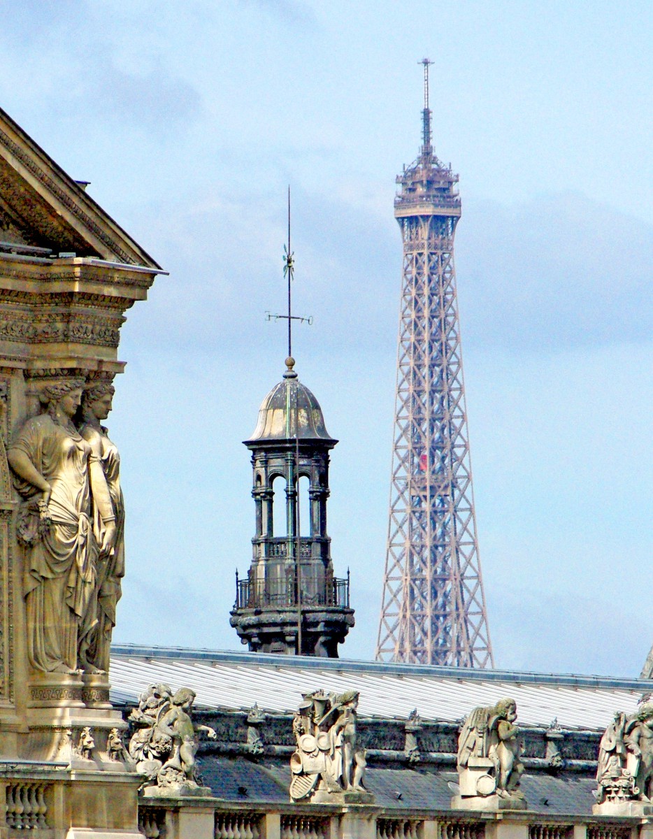 The Louvre and the Eiffel Tower © French Moments