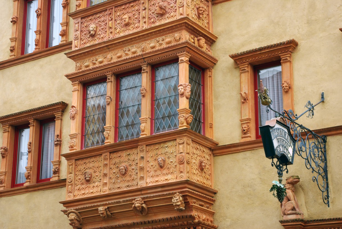 Detail of the sandstone oriel of the Maison des Têtes in Colmar © French Moments
