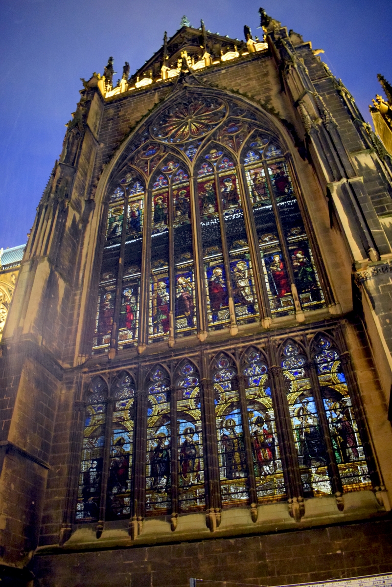 The transept stained-glass seen from the exterior