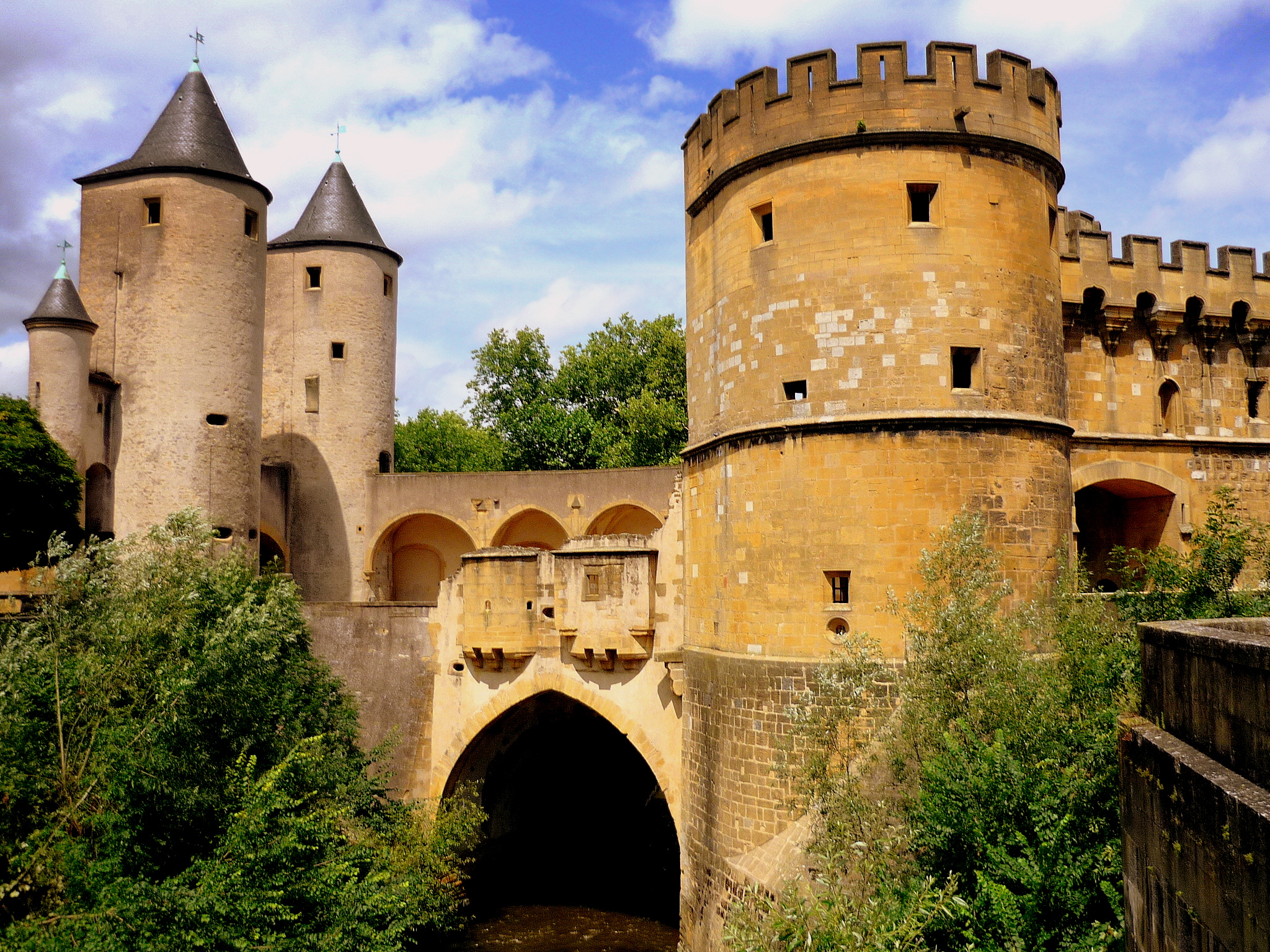 castles near tours france