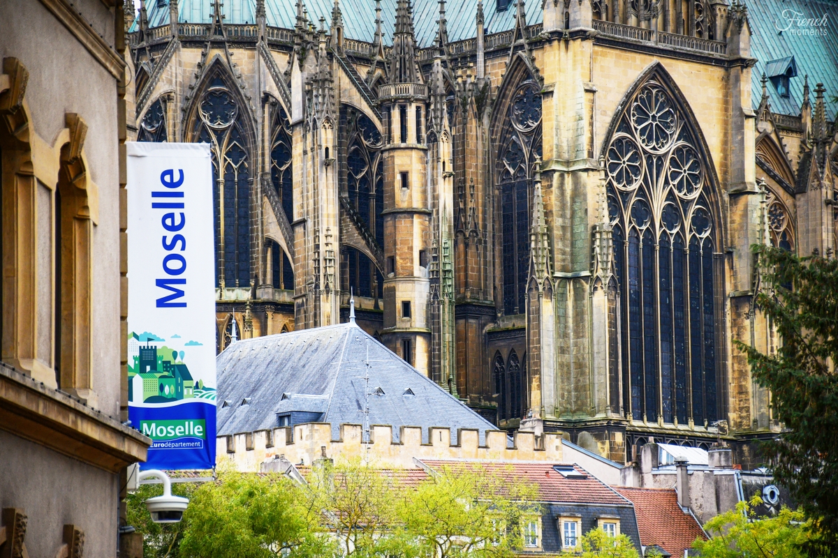 The golden Jaumont Stone in Metz © French Moments