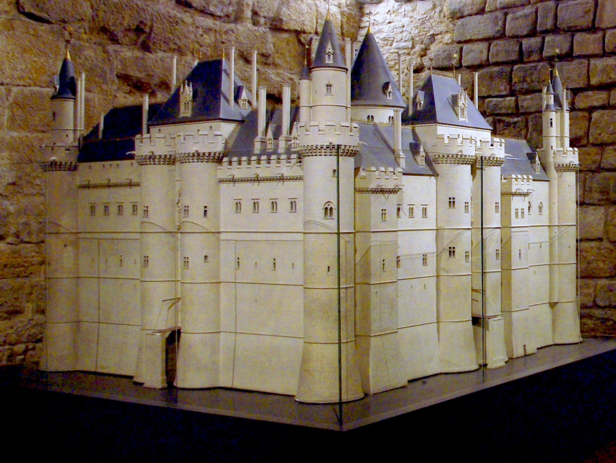 Model of Medieval Louvre © French Moments
