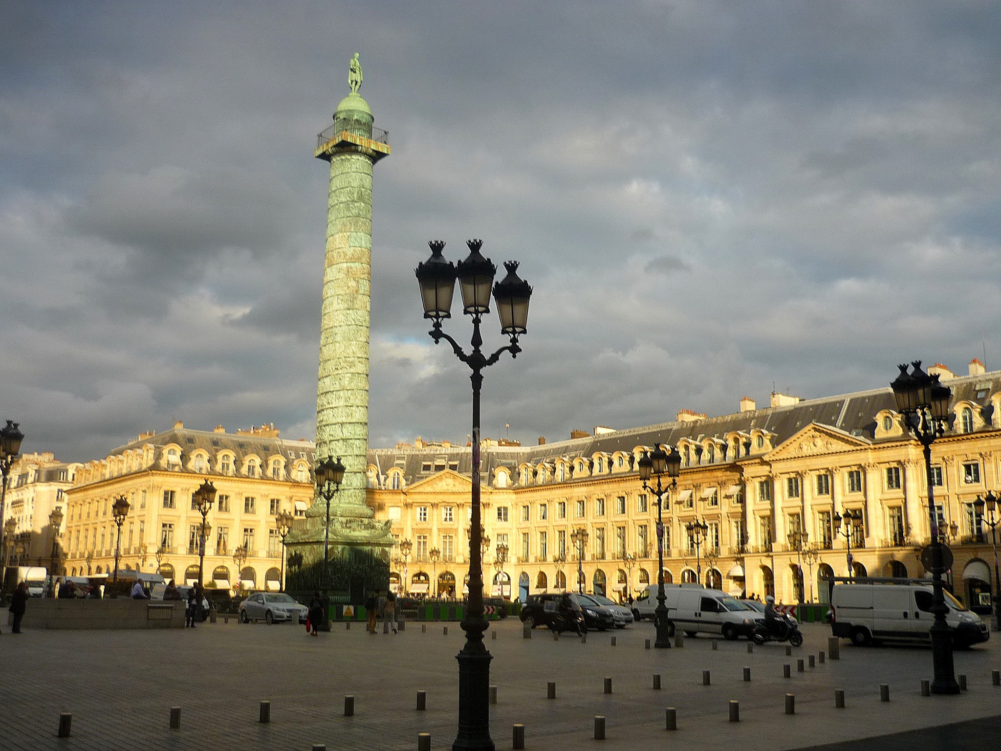 Famous Monuments of Paris - Place Vendôme © French Moments