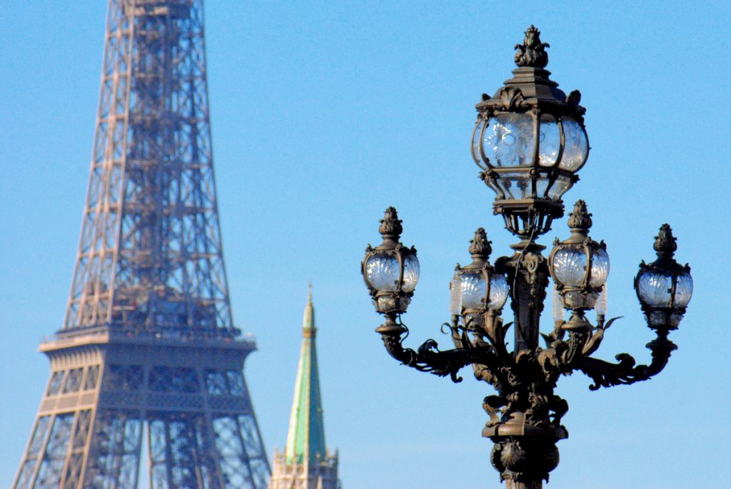 What Are The Different Lamp Posts Of Paris? - French Moments