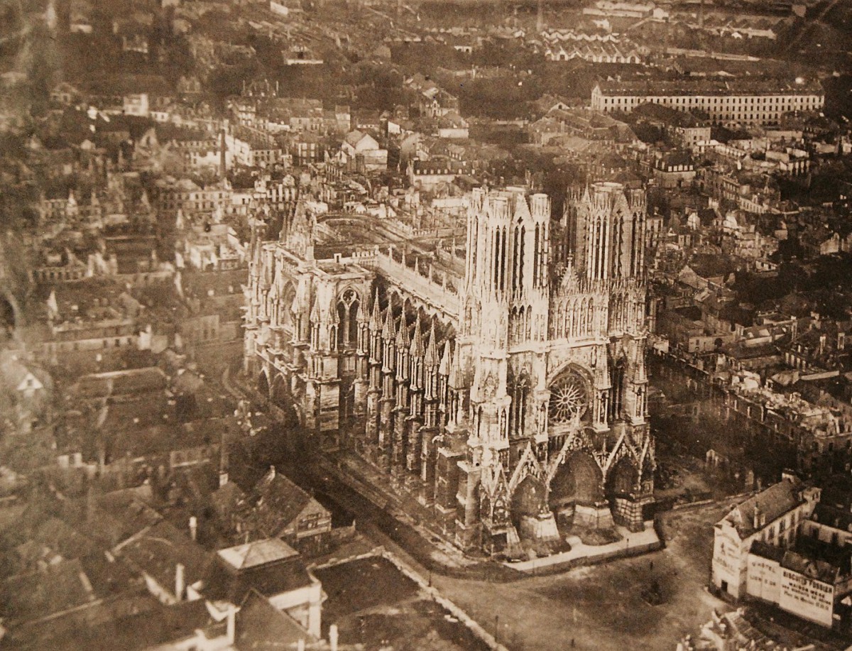 Reims Cathedral in 1916 - National Museum of the US Navy (Public Domain)