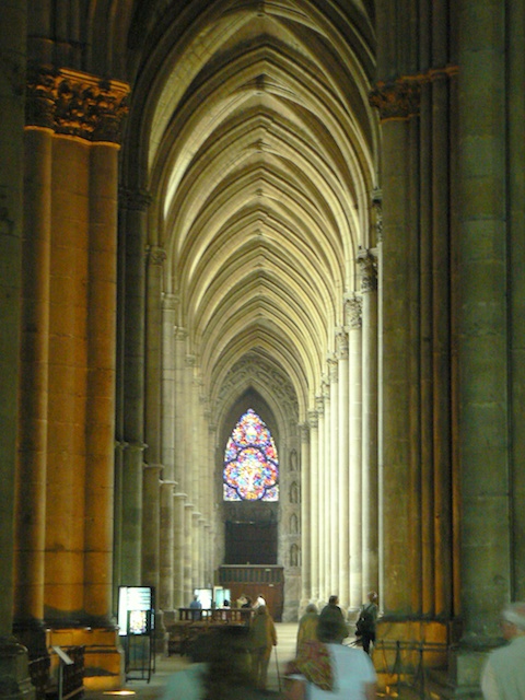 A side aisle of the nave © French Moments