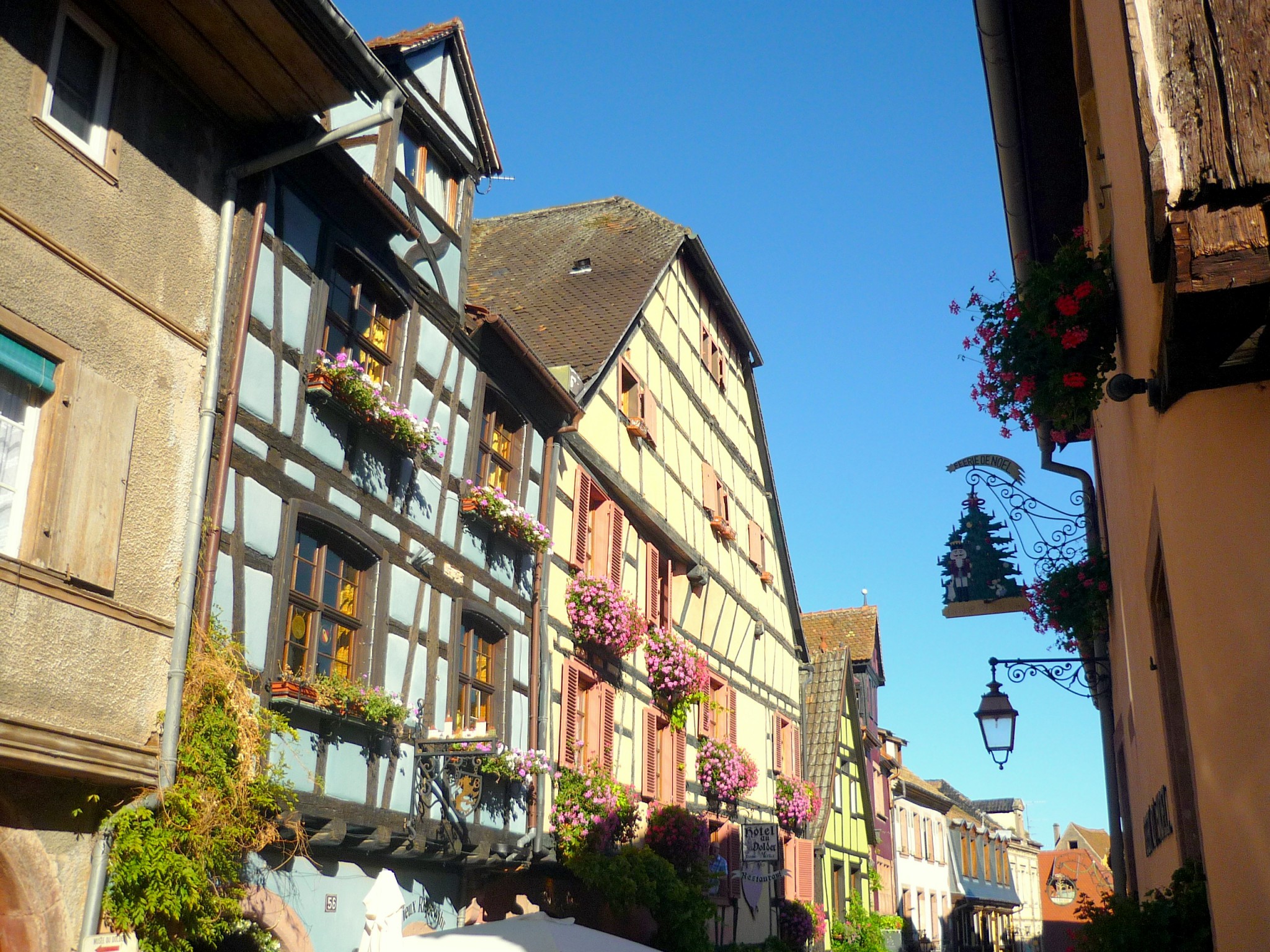 Main street of Riquewihr © French Moments