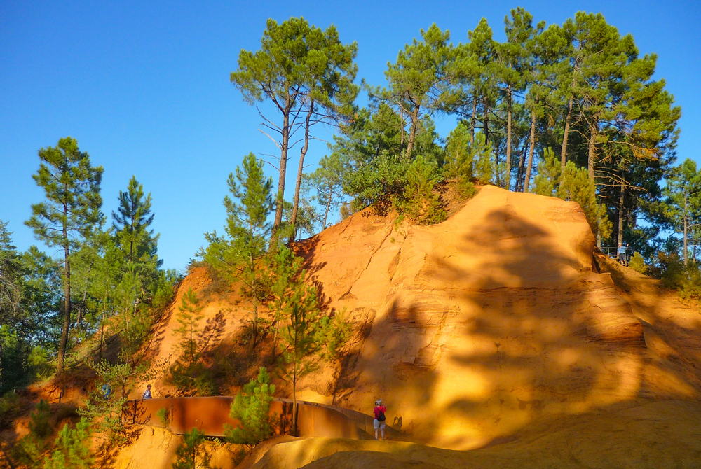 Ochre Pathway in Luberon © French Moments