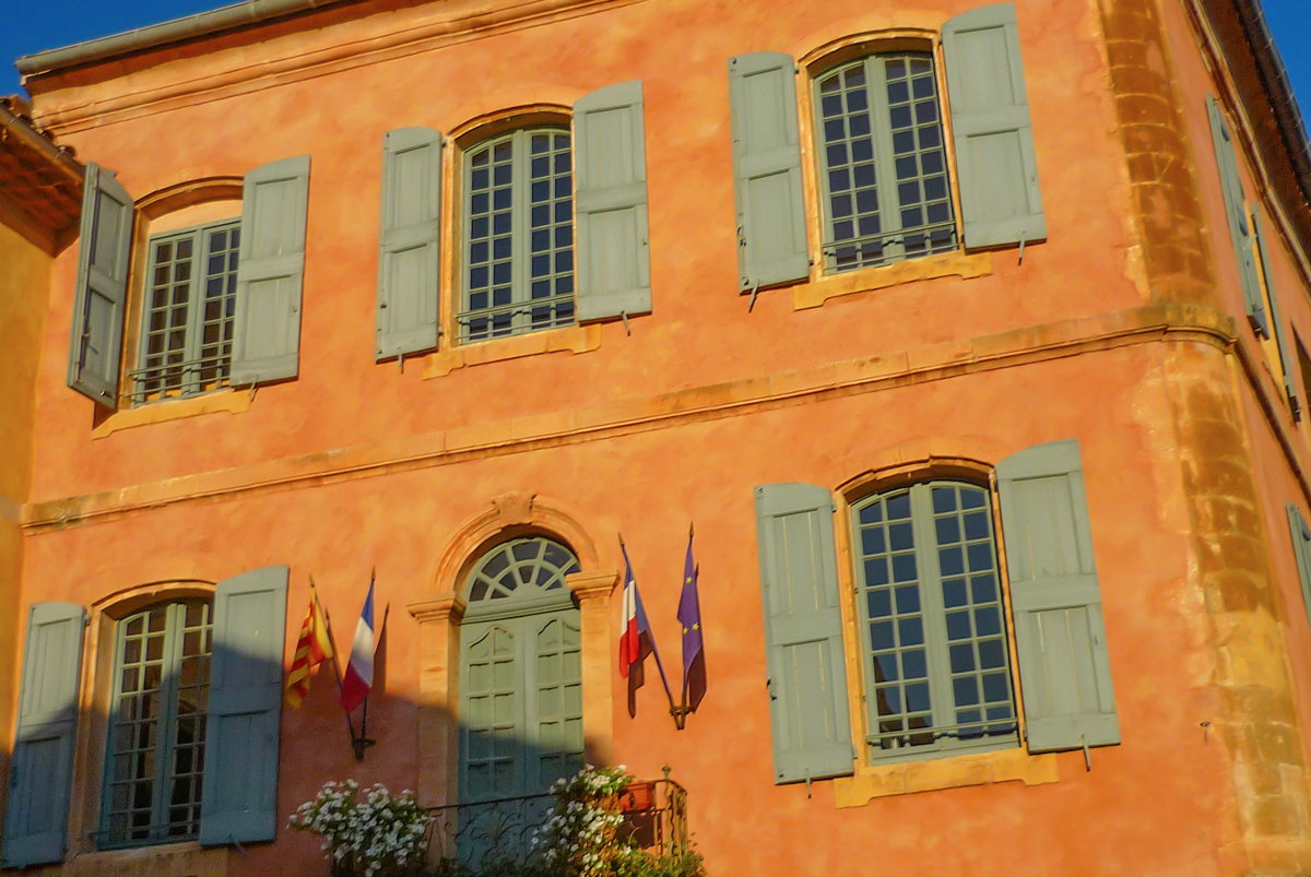 Town-Hall of Roussillon in Provence © French Moments