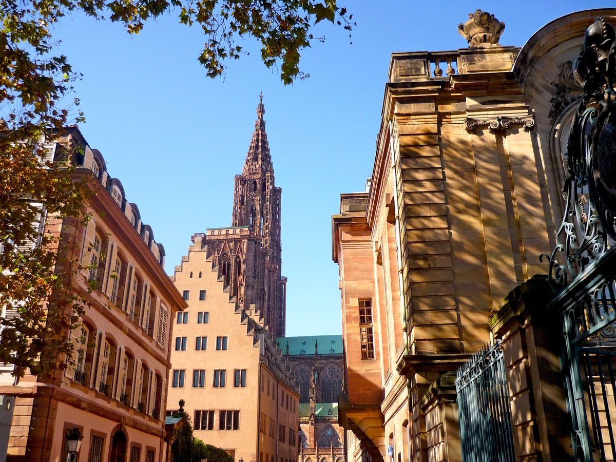 Largest cities of France - Strasbourg Old Town (rue Rohan) © French Moments