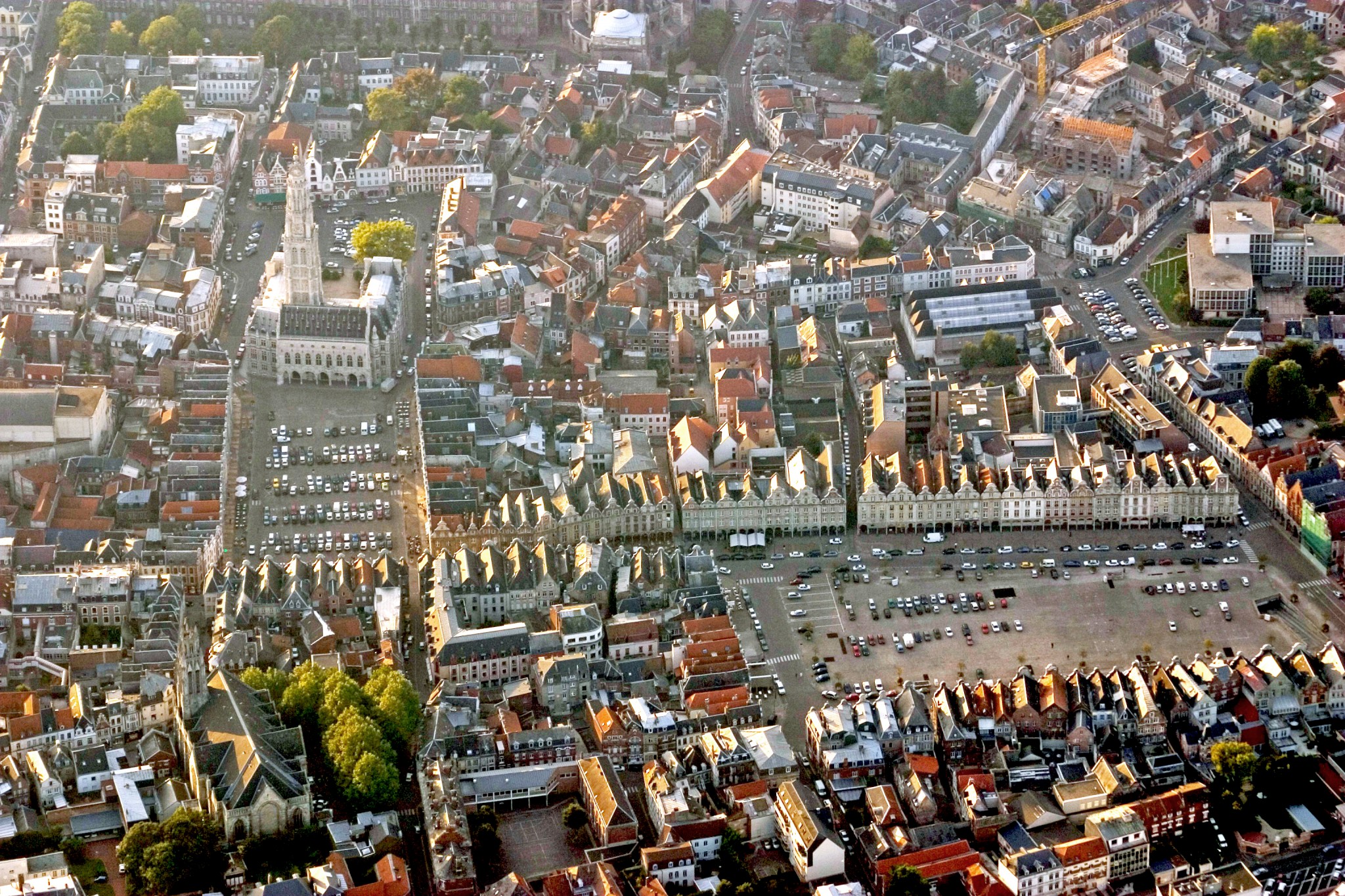 Squares of Arras from above © Pir6mon - licence [CC BY-SA 3.0] from Wikimedia Commons